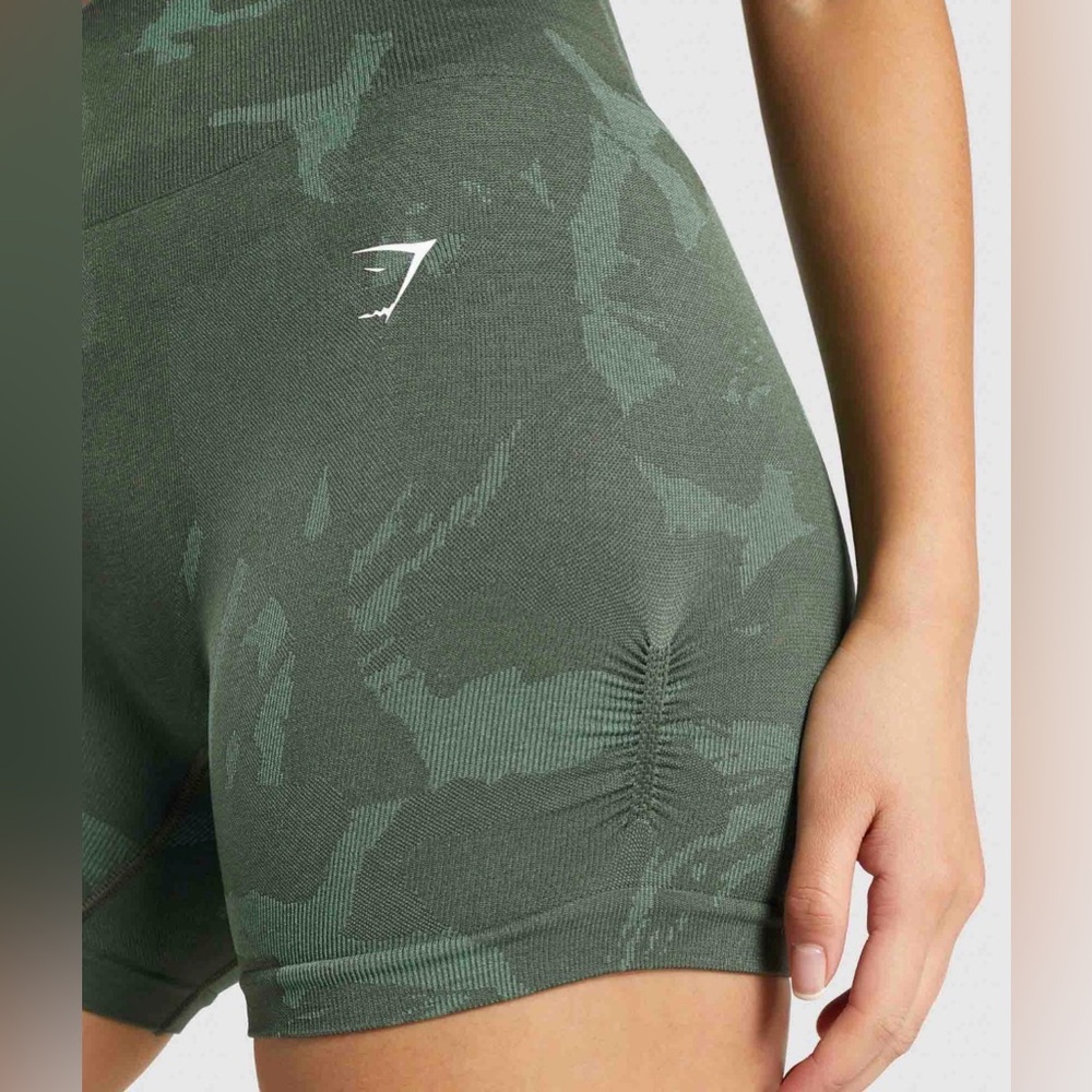 GYMSHARK ADAPT CAMO SEAMLESS LONG SLEEVE
CROP TOP & SHORTS SET, SMALL - Picture 5 of 8
